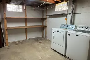 641 Matawan Dr, Campbell, OH 44405 - Photo 30