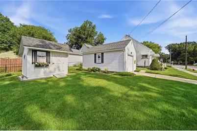 1808 Broad Boulevard, Cuyahoga Falls, OH 44223 - Photo 2