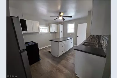 1810 Saint Elmo Avenue NE, Canton, OH 44705 - Photo 4