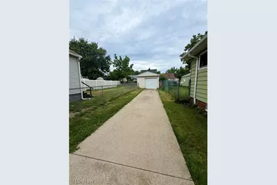 13210 Carrington Avenue, Loveland, OH 44135 - Photo 4
