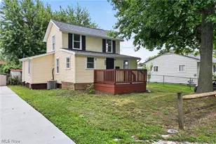 5605 Chagrin Dr, Mentor on the Lake, OH 44060 - Photo 2