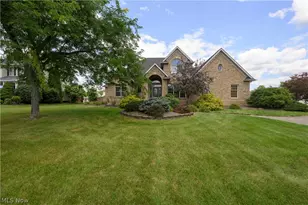 827 Mesa Verde Dr, Barberton, OH 44203 - Photo 1