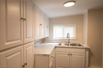 349 E Pace Avenue, Akron, OH 44319 - Photo 8