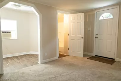 349 E Pace Avenue, Akron, OH 44319 - Photo 4