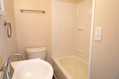 349 E Pace Avenue, Akron, OH 44319 - Photo 10