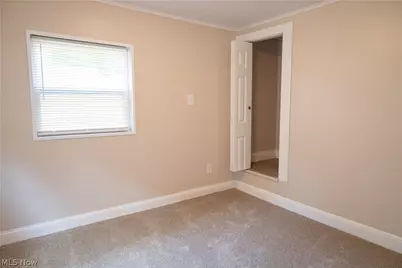 349 E Pace Avenue, Akron, OH 44319 - Photo 6
