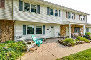 2510 Williamsburg Dr, Uniontown, OH 44685 - Photo 2
