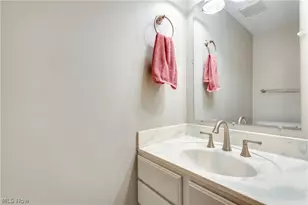 2510 Williamsburg Dr, Uniontown, OH 44685 - Photo 12