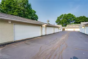 2510 Williamsburg Dr, Uniontown, OH 44685 - Photo 20