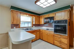 1402 Brookwood Dr, Mogadore, OH 44260 - Photo 10