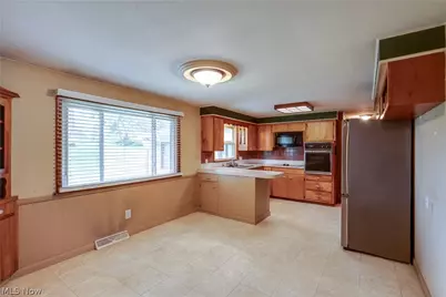 1402 Brookwood Drive, Mogadore, OH 44260 - Photo 8
