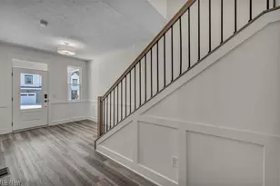 2081 Glenmont Dr, Brunswick, OH 44212 - Photo 2