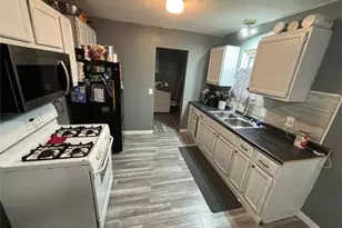 9888 Short Dr, Windham, OH 44288 - Photo 4