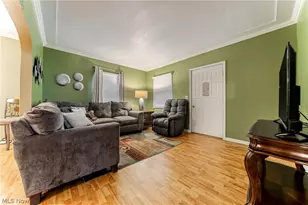 402 W 28th St, Lorain, OH 44055 - Photo 8