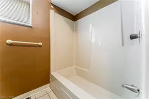 402 W 28th St, Lorain, OH 44055 - Photo 20