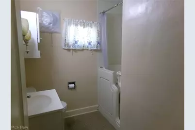 824 Grandview Avenue, Coshocton, OH 43812 - Photo 12