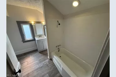 882 Redfern Avenue, Akron, OH 44314 - Photo 10