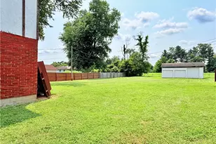 1601 Hill St, Belpre, OH 45714 - Photo 12