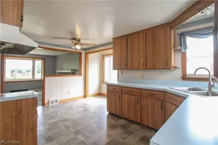 1307 Humbolt Ave, Youngstown, OH 44502 - Photo 10