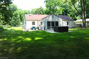 17 Nepahwin Dr, Timberlake, OH 44095 - Photo 2