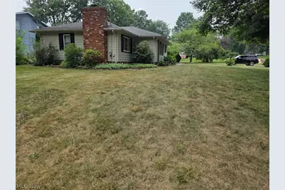 490 Bonshire Road, Akron, OH 44319 - Photo 2