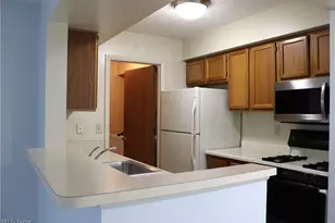 7260 Somerset Ct, Northfield, OH 44067 - Photo 4
