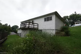 19 Hillcrest Dr, Martins Ferry, OH 43935 - Photo 2