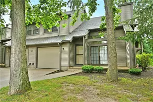 1283 Red Tail Hawk Ct, Youngstown, OH 44512 - Photo 2
