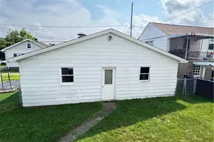 224 W 40th St, Shadyside, OH 43947 - Photo 12