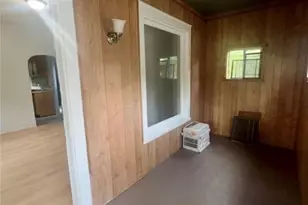 556 W Myrtle Ave, Youngstown, OH 44511 - Photo 2