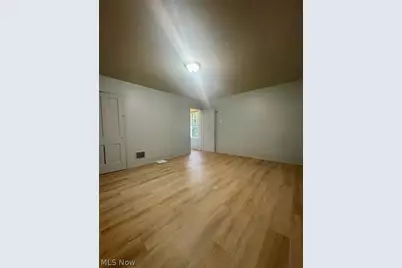 556 W Myrtle Avenue, Youngstown, OH 44511 - Photo 10