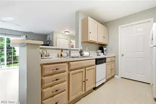 3284 Lenox Village Dr, Fairlawn, OH 44333 - Photo 8