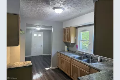 958 Haynes, Akron, OH 44307 - Photo 2