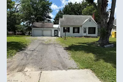 132 N Canfield Niles Road, Youngstown, OH 44515 - Photo 1