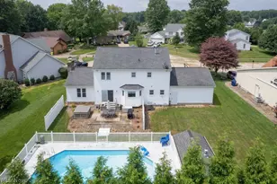 445 Blossom Cir, Tallmadge, OH 44278 - Photo 4