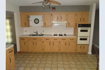 979 E Decker Drive, Green Hills, OH 44131 - Photo 10