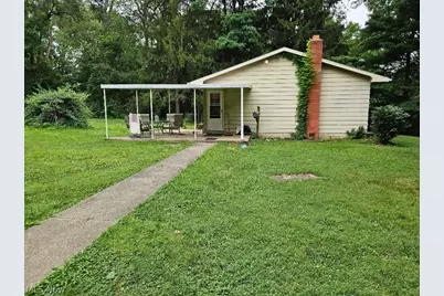 2439 Broadway Avenue NE, East Canton, OH 44730 - Photo 2