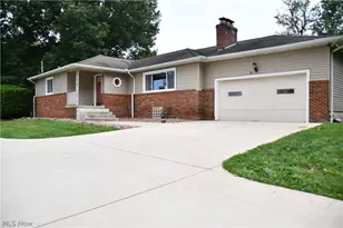 3045 Paradise Ave, Canfield, OH 44406 - Photo 2