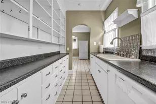 490 Dorchester Rd, Akron, OH 44320 - Photo 20