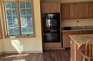 6215 Robinhood Ln, Ashtabula, OH 44004 - Photo 8