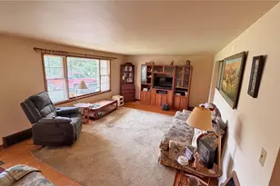 1185 Greensburg Rd, Uniontown, OH 44685 - Photo 6