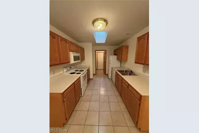 1437 Waters Edge Drive, Akron, OH 44313 - Photo 6
