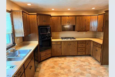 47690 Watson Road, St Clairsville, OH 43950 - Photo 8