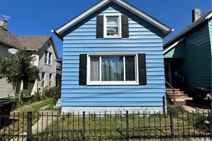 2751 W 32nd St, Loveland, OH 44113 - Photo 2
