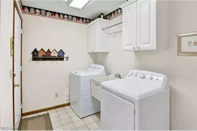 213 Crestland Avenue NW, North Canton, OH 44720 - Photo 8
