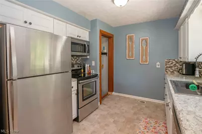 1041 Orchard Avenue NE, North Canton, OH 44720 - Photo 12