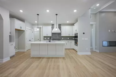 651 South Port Drive, Avon Lake, OH 44012 - Photo 6