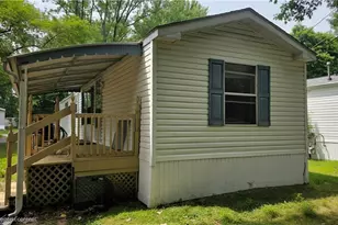 100 Maplegrove Ln, Mentor, OH 44060 - Photo 2