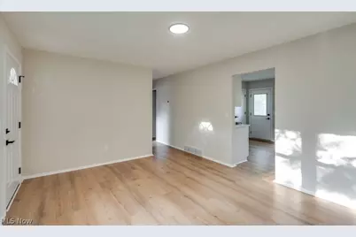 643 Kimberly Circle, Oberlin, OH 44074 - Photo 4