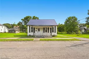 520 Foster Ave, Cambridge, OH 43725 - Photo 1